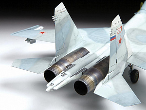 Model kit 1/72 Sukhoi Su-27UB 'Flanker C' (Zvezda)