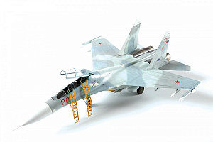 Model kit 1/72 Sukhoi Su-27UB 'Flanker C' (Zvezda)